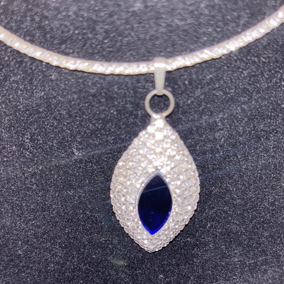 Elegant Silver and Blue Necklace Set - Picture 4 of 14